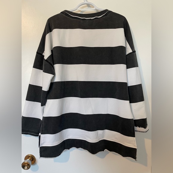 Charcoal grey and white striped sweatshirt - Picture 4 of 6
